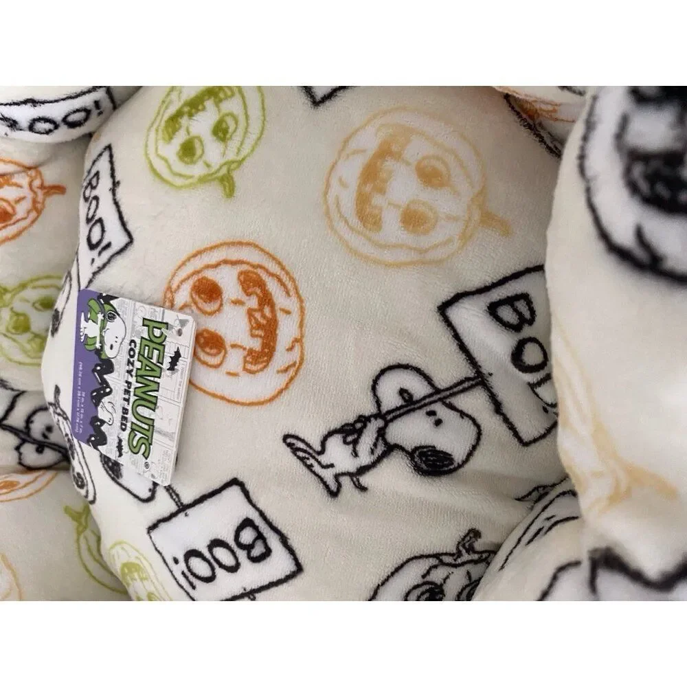 Peanuts Snoopy Small Dog Pet Cozy Cuddler Bed Halloween BOO Pumpkin 19 X 15 X 7”